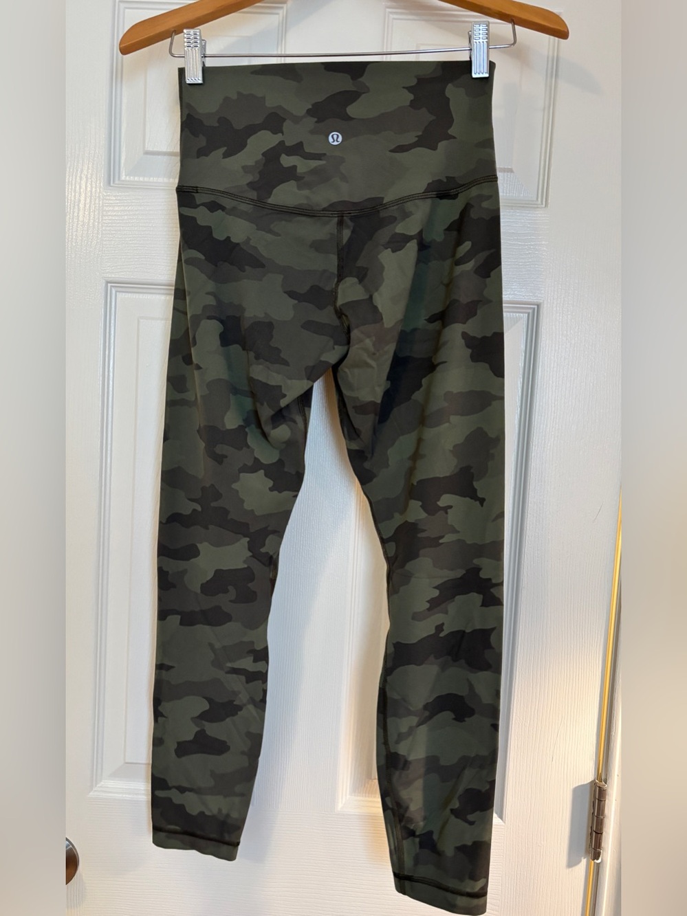 lululemon camouflage crop leggings - Picture 2 of 4